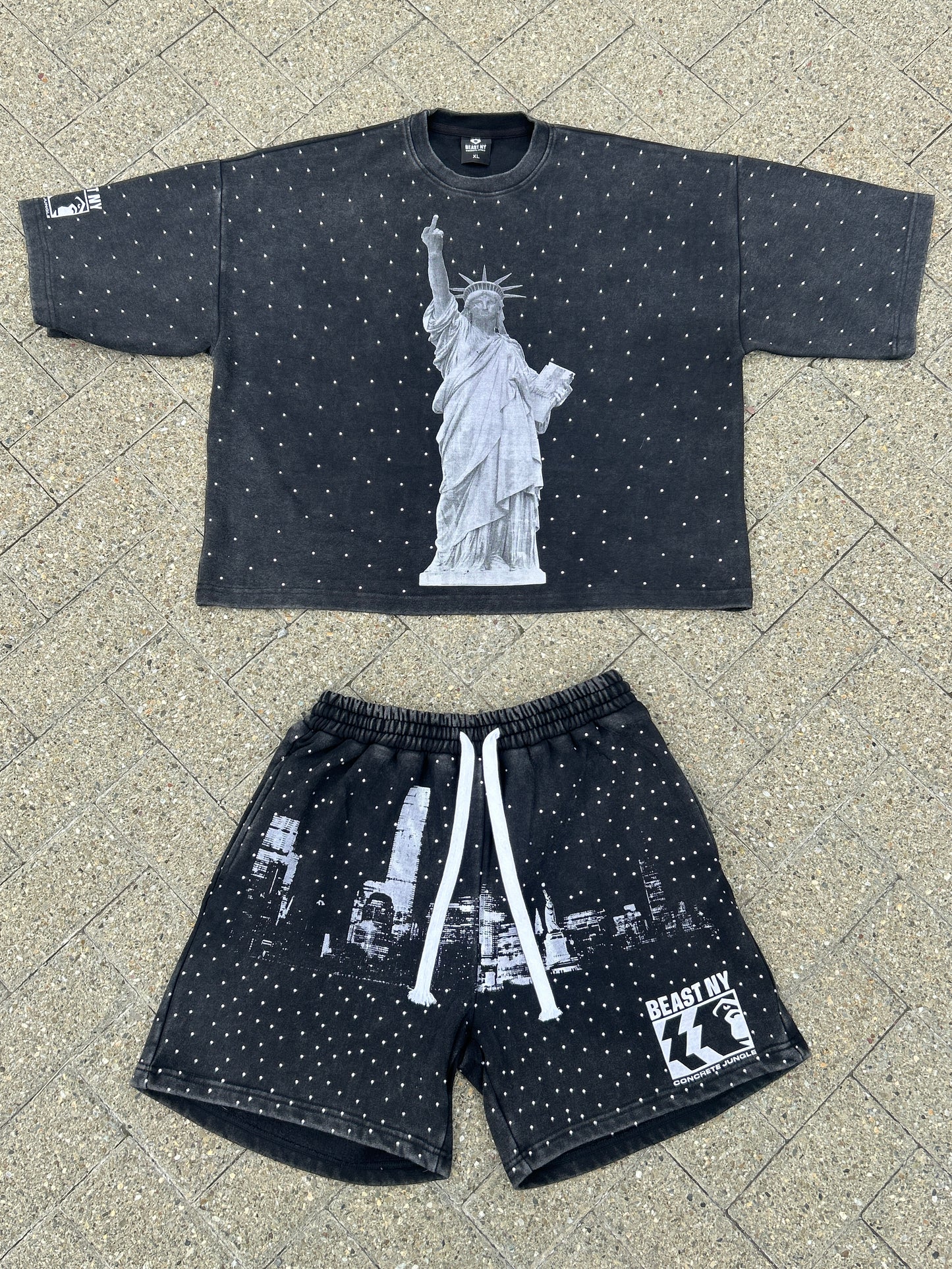 Beast NY Statue of Liberty "Middle Finger" Rhinestone Acid Wash Distress Summer Set